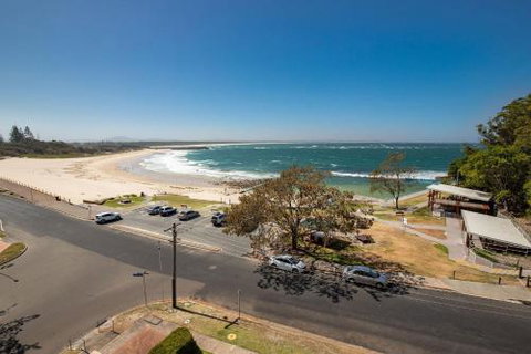 Beachpoint Unit 402 28 North Street - Great Ocean Road Tourism 3