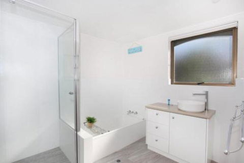 Unit 2 Cooltoro Court 7 Frank Street Coolum Beach 400 BOND LINEN INCLUDED - Great Ocean Road Tourism 4