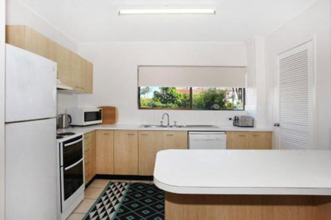 Unit 2 Cooltoro Court 7 Frank Street Coolum Beach 400 BOND LINEN INCLUDED - Great Ocean Road Tourism 1