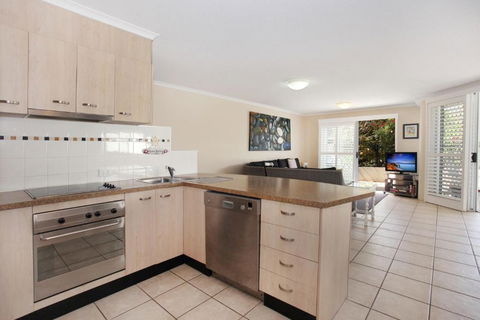 Unit 3 On The Park Coolum Beach - Great Ocean Road Tourism 1