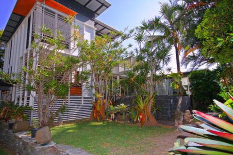 13 Ann Street Coolum Beach Pet Friendly Linen Included - Great Ocean Road Tourism 0