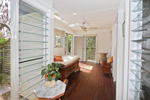 13 Ann Street Coolum Beach Pet Friendly Linen Included - Great Ocean Road Tourism 3