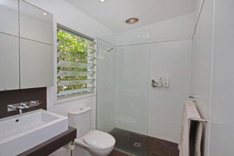 13 Ann Street Coolum Beach Pet Friendly Linen Included - Great Ocean Road Tourism 4