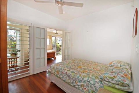 13 Ann Street Coolum Beach Pet Friendly Linen Included - Great Ocean Road Tourism 5