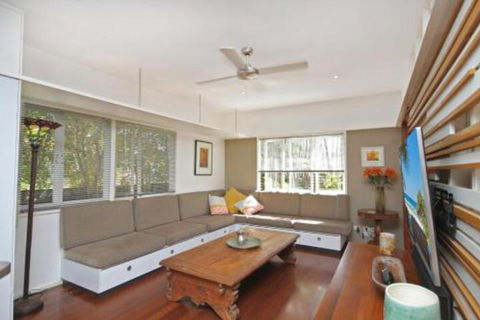 13 Ann Street Coolum Beach Pet Friendly Linen Included - Great Ocean Road Tourism 1