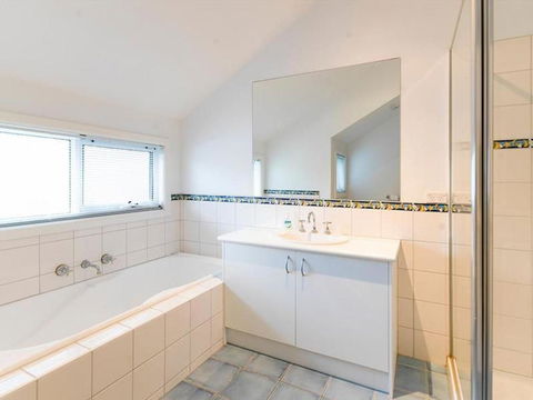EVERGREEN BEACH HOUSE - Great Ocean Road Tourism 1