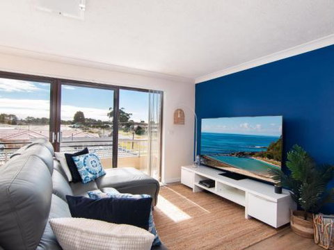 Villa Capri 3 Just A Hop Skip & Jump To Bowling Club - Great Ocean Road Tourism 6