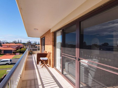 Villa Capri 3 Just A Hop Skip & Jump To Bowling Club - Great Ocean Road Tourism 5