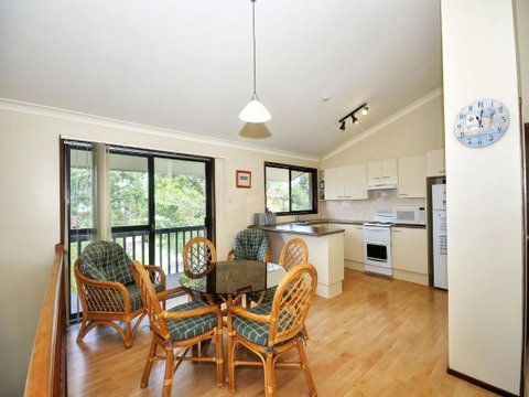 Pet Friendly On Pelican Close To Myall River - Great Ocean Road Tourism 1