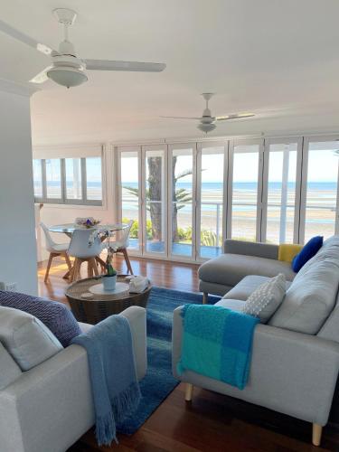 Happy Tides Beachfront Holiday Home - Great Ocean Road Tourism 4