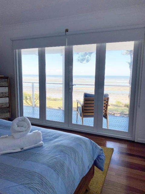 Happy Tides Beachfront Holiday Home - Great Ocean Road Tourism 3