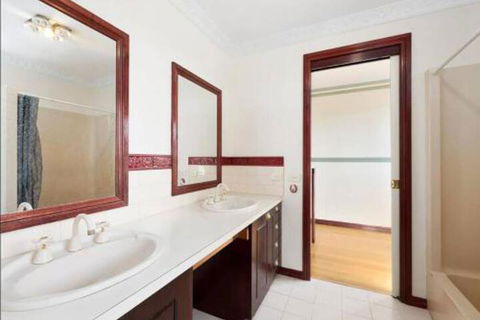 GUMS & ROSES Family Home In The Heart Of Town. - Great Ocean Road Tourism 3