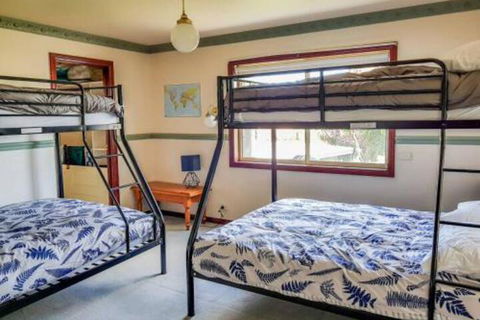 GUMS & ROSES Family Home In The Heart Of Town. - Great Ocean Road Tourism 1