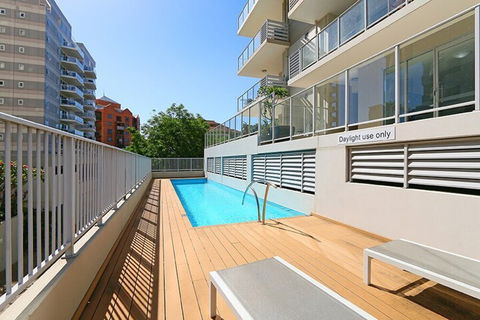 Stunning Two-storey Apartment In Perth's CBD - Great Ocean Road Tourism 6
