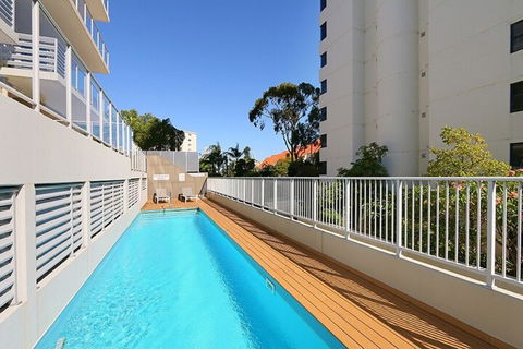 Stunning Two-storey Apartment In Perth's CBD - Great Ocean Road Tourism 5