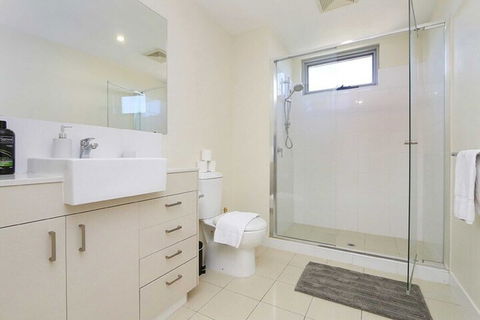 Stunning Two-storey Apartment In Perth's CBD - Great Ocean Road Tourism 7