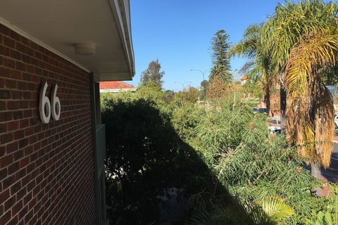 B6 Cafes & Restaurants Close To UWA - Great Ocean Road Tourism 3