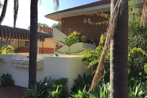 B6 Cafes & Restaurants Close To UWA - Great Ocean Road Tourism 4