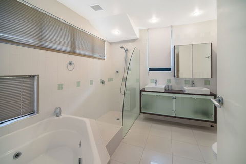 Peregian On The Beach Unit 3 - Great Ocean Road Tourism 6