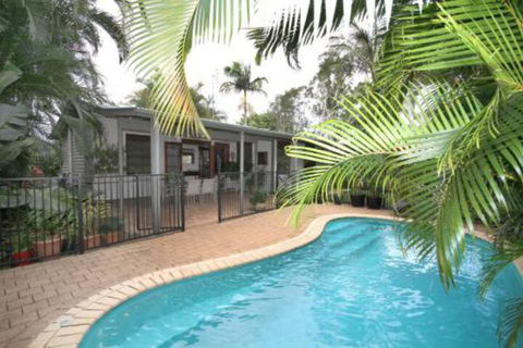 1 / 121 Park Crescent Coolum Beach - Great Ocean Road Tourism 0