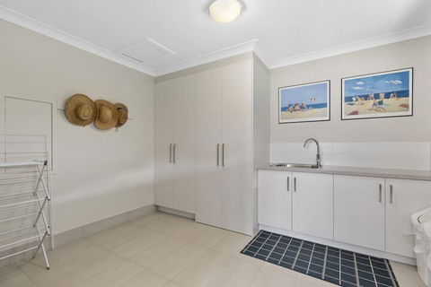 Sundance Pet Friendly Beach House In Peregian! 59 Lorikeet Drive - Great Ocean Road Tourism 1