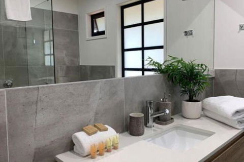 THE DECK HOUSE A WYE RIVER ICON - Great Ocean Road Tourism 2