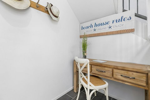 Stunning Beach Front Villa At Castaway Cove - Great Ocean Road Tourism 4
