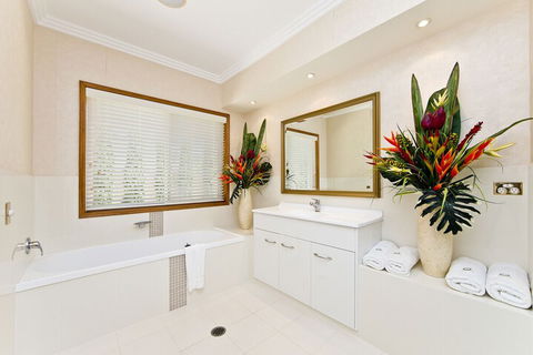 One Mile Mansion - Great Ocean Road Tourism 6