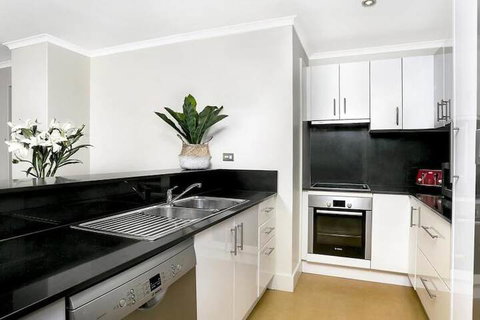 Sought After CBD Location YORK5 - Great Ocean Road Tourism 7