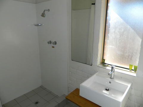 Geraldton's Ocean West - Great Ocean Road Tourism 3