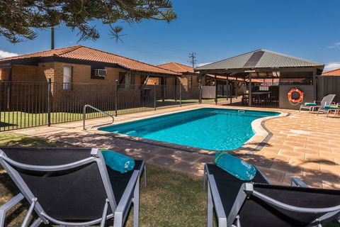 Geraldton's Ocean West - Great Ocean Road Tourism 1