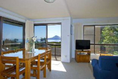 2 Bedroom Apartment Commodore Unit 3 6 Intrepid Close - Great Ocean Road Tourism 2