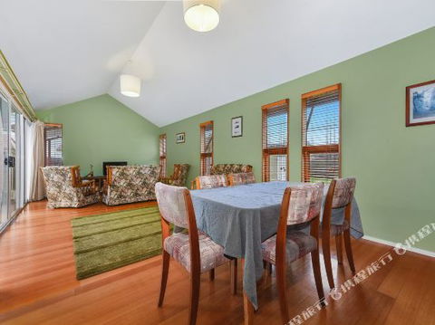 Family Friendly Weatherboard Cottage - Great Ocean Road Tourism 3