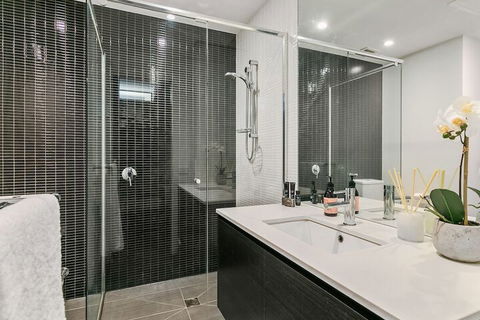 GRATTAN A Premier Location & Modern Space - Great Ocean Road Tourism 1