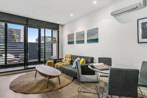 GRATTAN A Premier Location & Modern Space - Great Ocean Road Tourism 3