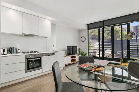 GRATTAN A Premier Location & Modern Space - Great Ocean Road Tourism 4