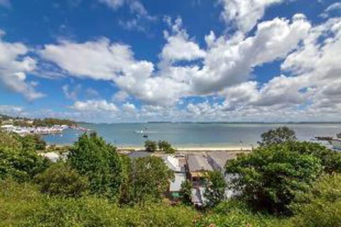 1 Bedroom Apartment Quarterdeck Unit 1 / 12 - Great Ocean Road Tourism 1