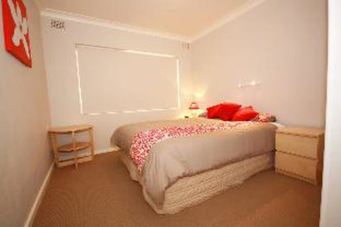 1 Bedroom Apartment Quarterdeck Unit 1 / 12 - Great Ocean Road Tourism 3