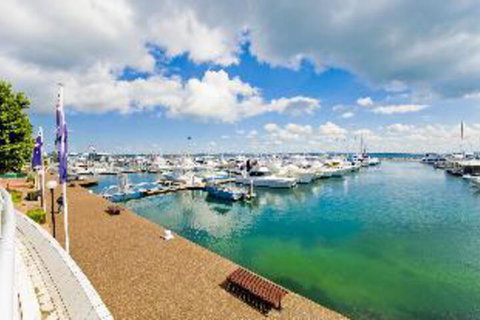 1 Bedroom Apartment Quarterdeck Unit 1 / 12 - Great Ocean Road Tourism 4