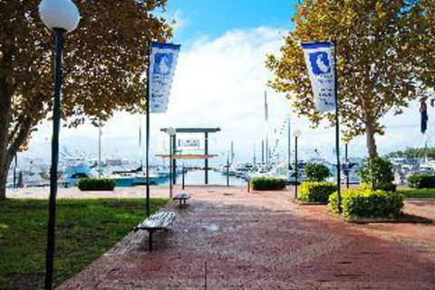 1 Bedroom Apartment Quarterdeck Unit 1 / 12 - Great Ocean Road Tourism 5