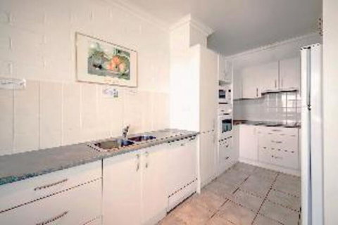 2 Bedroom Apartment Little Hut Unit 3 20 Kurrawa Close - Great Ocean Road Tourism 1