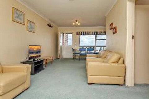 2 Bedroom Apartment Quarterdeck Unit 4 - Great Ocean Road Tourism 1