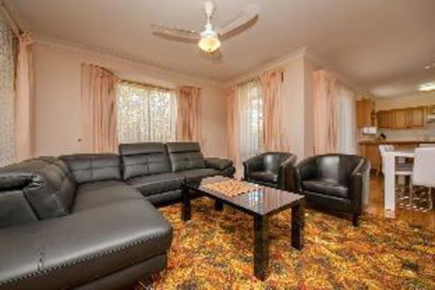 3 Bedroom House Nelson Street PET FRIENDLY - Great Ocean Road Tourism 1