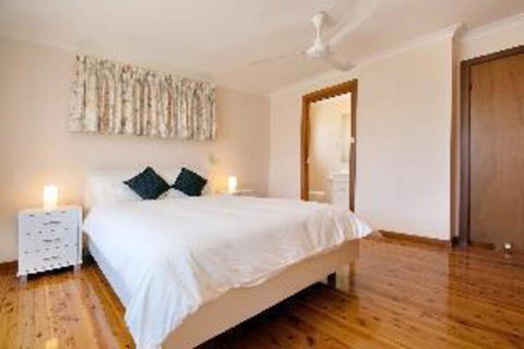 3 Bedroom House Nelson Street PET FRIENDLY - Great Ocean Road Tourism 2