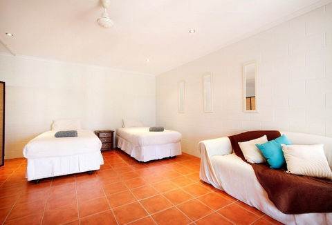 Hideaway Retreat Beach House With Pool - Great Ocean Road Tourism 4