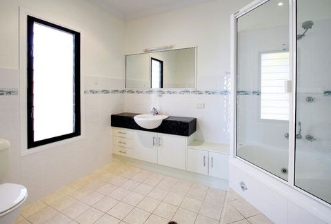 Hideaway Retreat Beach House With Pool - Great Ocean Road Tourism 5