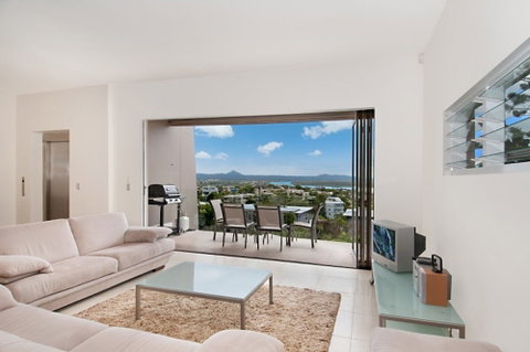Noosa Penthouse Close To Hastings Street Unit 2 Vue 28 Edgar Bennett Ave - Great Ocean Road Tourism 5