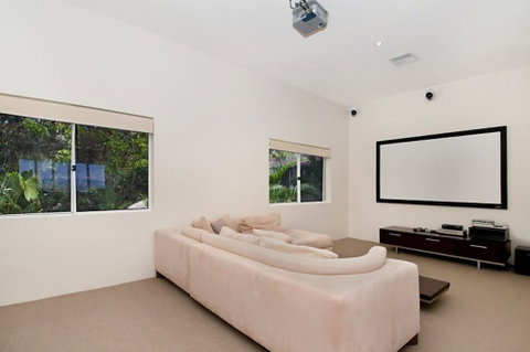 Noosa Penthouse Close To Hastings Street Unit 2 Vue 28 Edgar Bennett Ave - Great Ocean Road Tourism 2