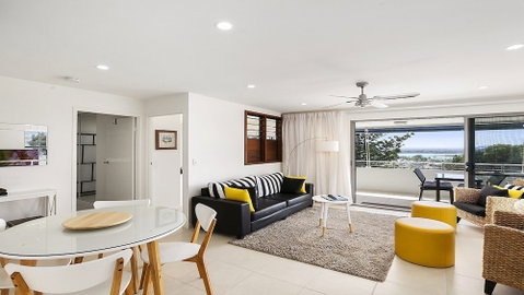A Stylish Apartment With Noosa Views! Unit 6 Yaringa 29 Noosa Drive - Great Ocean Road Tourism 2