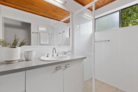 Tea Trees 6 - Great Ocean Road Tourism 5